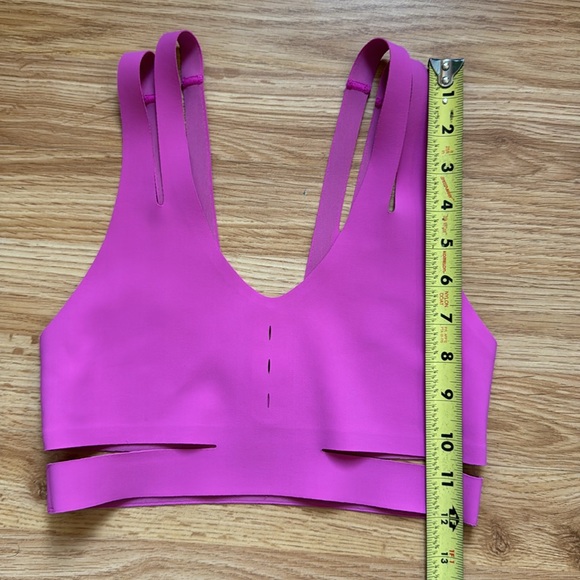 Nike Laser Cut Low Impact Sports Bra 🔥 size XS - Picture 7 of 7